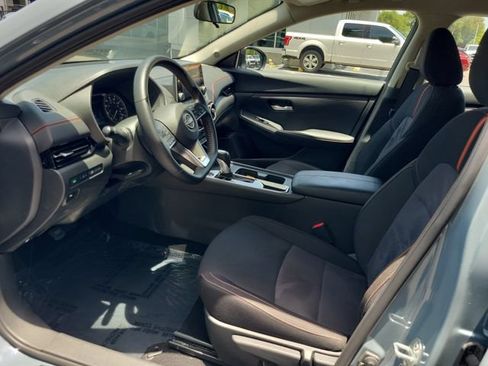 Certified 2025 Nissan Sentra SR FWD image 19