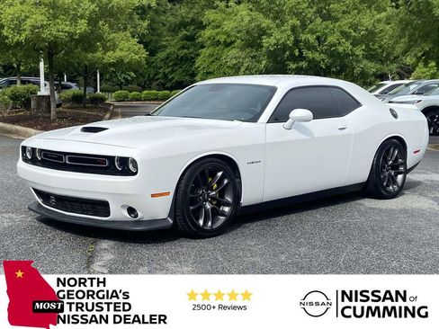 Used 2022 Dodge Challenger R/T RWD image 1