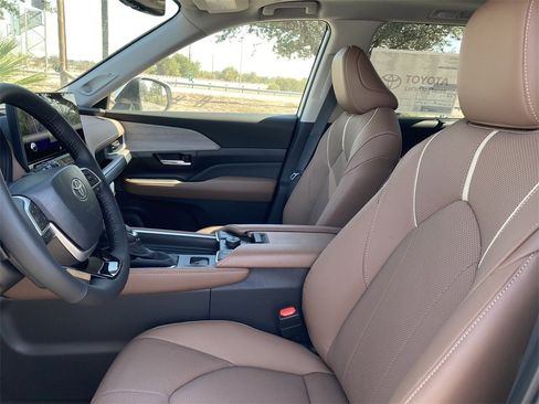 New 2026 Toyota Grand Highlander Platinum image 11