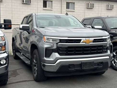Used 2023 Chevrolet Silverado 1500 LT w/ Z71 Off-Road Package AWD/4WD image 3