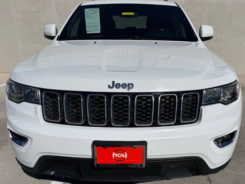 Used 2020 Jeep Grand Cherokee Laredo image 2