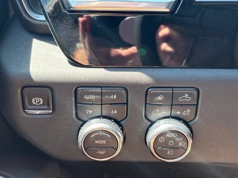 New 2026 GMC Sierra 2500 SLT w/ SLT Premium Package AWD/4WD image 33