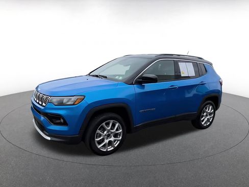 Used 2025 Jeep Compass Limited image 7