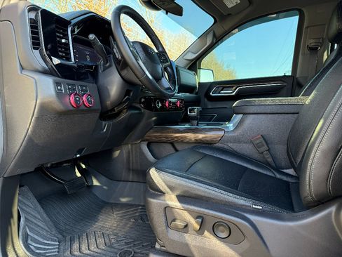 Used 2024 Chevrolet Silverado 1500 LT Trail Boss image 19