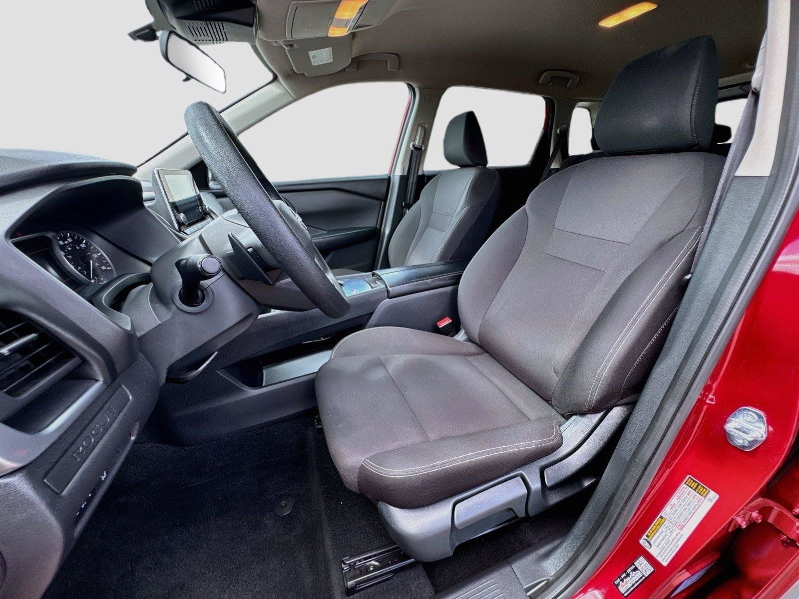 Used 2025 Nissan Rogue S FWD image 9