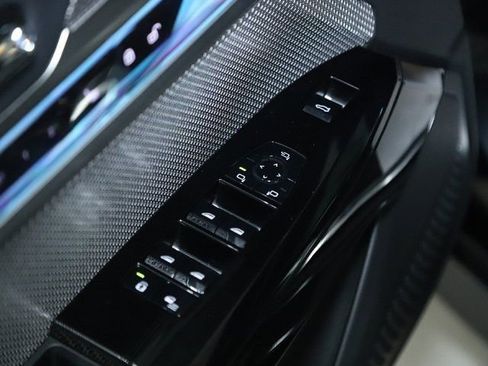 Used 2025 BMW 740i xDrive image 30