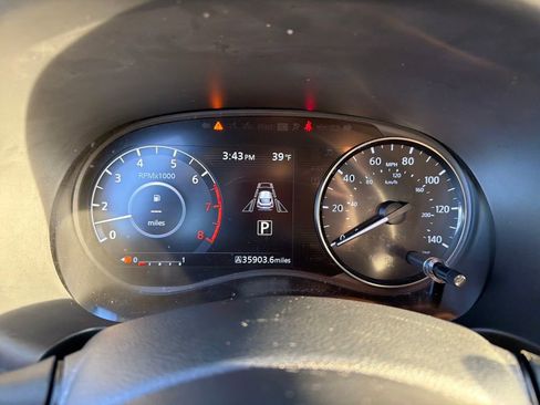 Used 2023 Nissan Kicks SR image 18