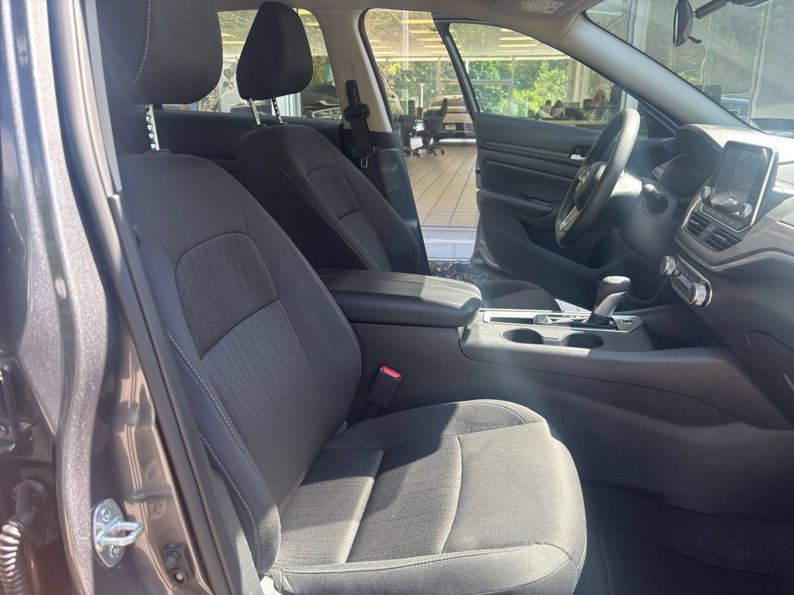 Used 2025 Nissan Altima 2.5 SV FWD image 34