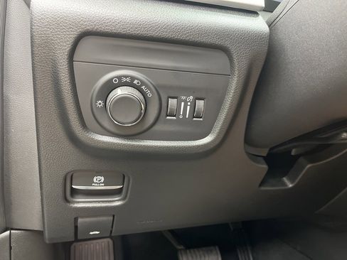 New 2025 Jeep Grand Cherokee Altitude image 12