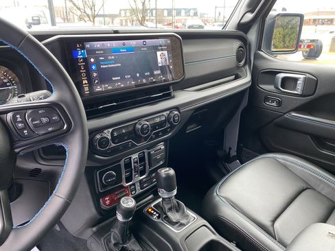 Used 2024 Jeep Wrangler Unlimited Rubicon 4xe image 25