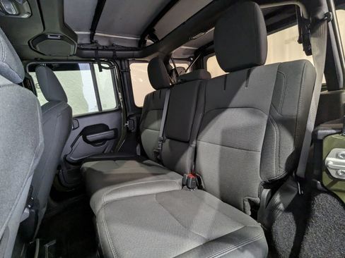 Used 2023 Jeep Wrangler Unlimited image 11