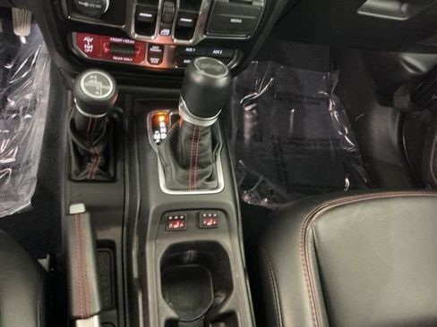 Used 2022 Jeep Wrangler Unlimited Rubicon AWD/4WD image 19