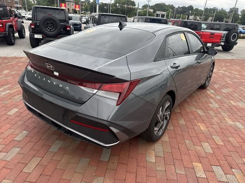 Used 2025 Hyundai Elantra Sport FWD image 14