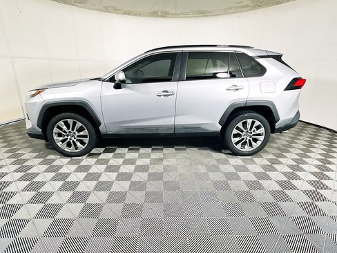 Used 2022 Toyota RAV4 XLE Premium AWD/4WD image 6