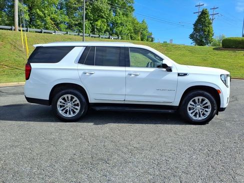 Used 2024 GMC Yukon SLT AWD/4WD image 2