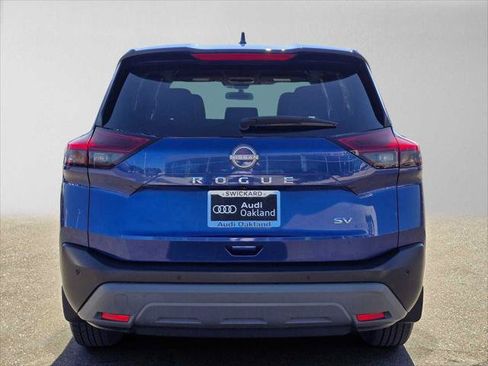 Used 2023 Nissan Rogue SV FWD image 4