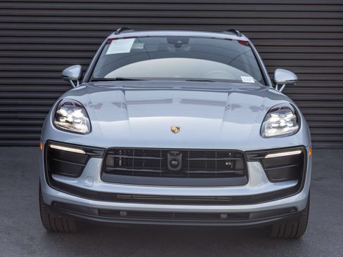 Certified 2024 Porsche Macan AWD/4WD image 7