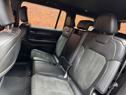Used 2023 Jeep Grand Cherokee L Laredo AWD/4WD image 27