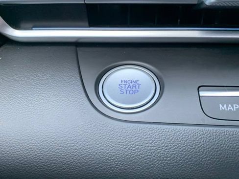 Certified 2024 Hyundai Elantra Limited FWD image 19