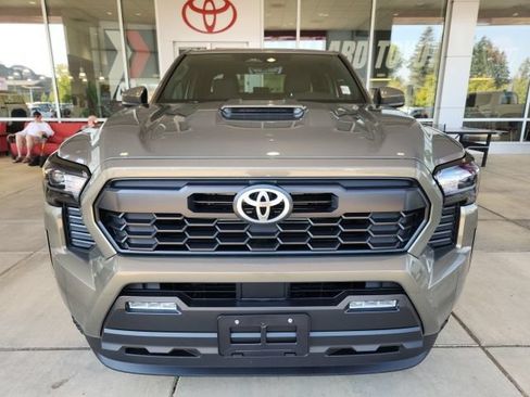 Certified 2025 Toyota Tacoma TRD Sport AWD/4WD image 5