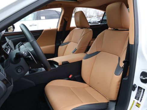 Used 2024 Lexus ES 350 w/ Premium Package image 32