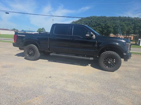 Used 2022 Ford F250 Lariat w/ Black Appearance Package AWD/4WD image 11