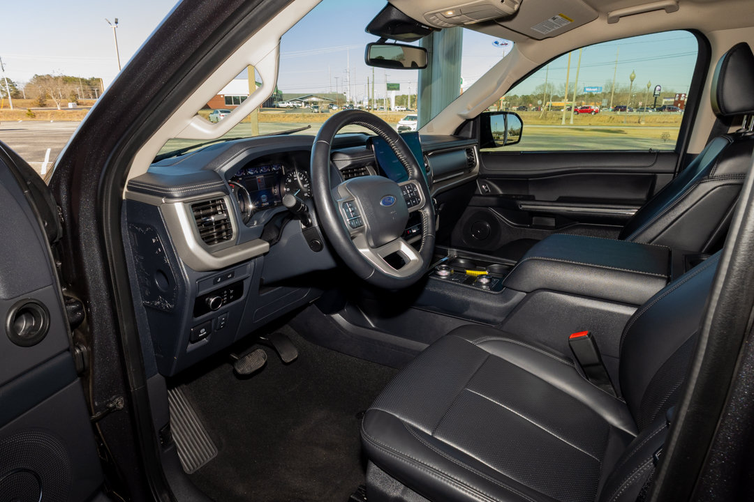 Used 2024 Ford Expedition XLT AWD/4WD image 11