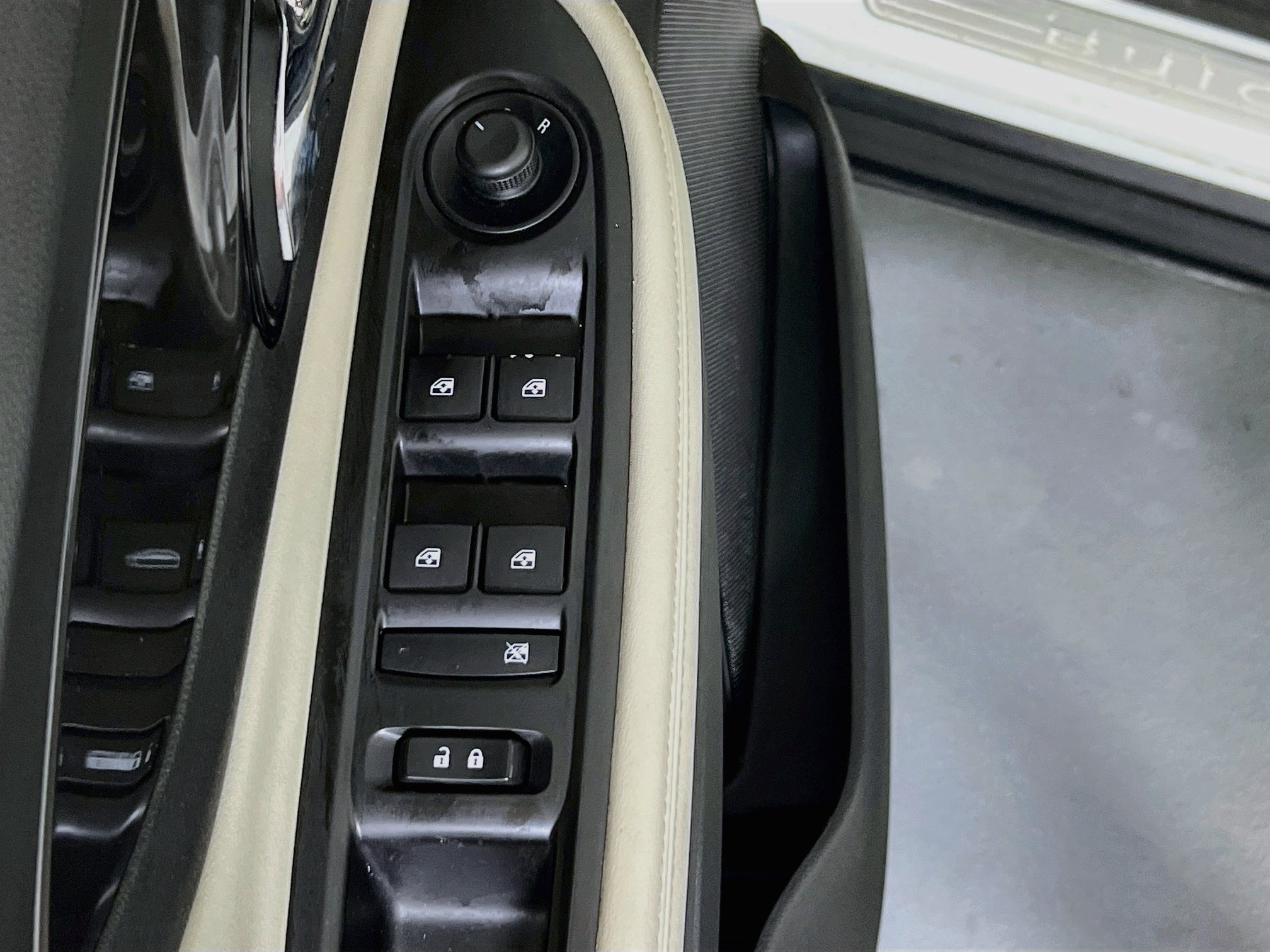 Used 2018 Buick Encore Preferred AWD/4WD image 17