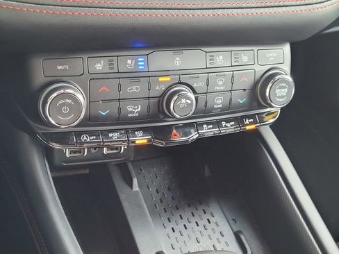 Certified 2025 Dodge Durango GT image 11