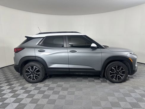 Used 2024 Chevrolet TrailBlazer ACTIV image 2