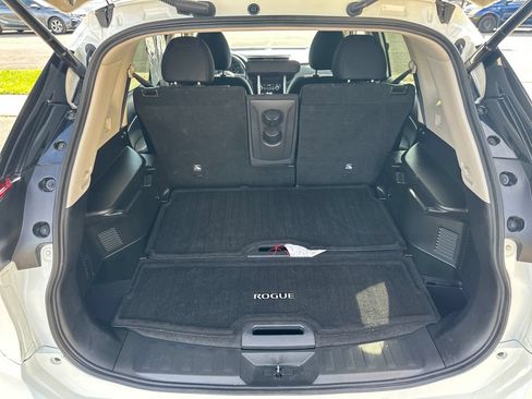 Used 2019 Nissan Rogue SV AWD/4WD image 18