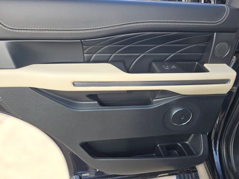 Used 2021 Ford Expedition Platinum image 46