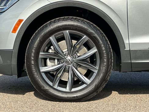 Used 2023 Volkswagen Tiguan SE FWD image 25