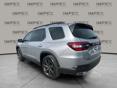 Used 2025 Honda Pilot Sport image 3