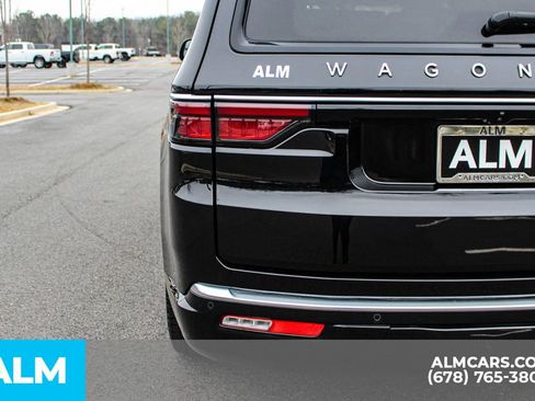 Used 2024 Jeep Wagoneer Series II w/ Flexible Seating Group image 13