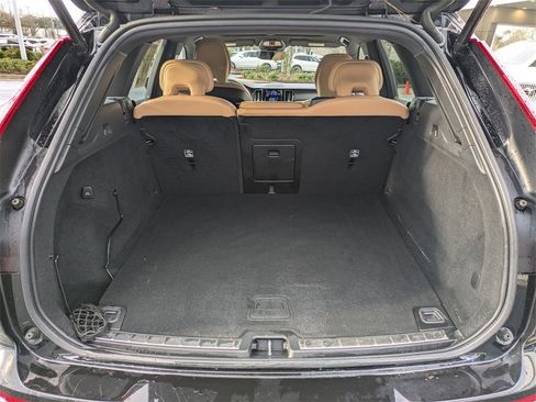 Certified 2023 Volvo XC60 B5 Ultimate w/ Climate Package image 13