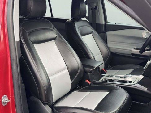 Used 2024 Ford Explorer XLT w/ Equipment Group 202A RWD image 61
