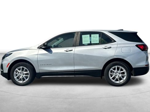Used 2022 Chevrolet Equinox LS FWD image 3