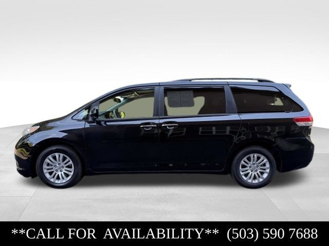 Used 2014 Toyota Sienna XLE FWD image 2