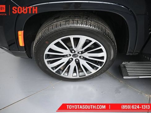 Used 2022 Jeep Grand Wagoneer Series III AWD/4WD image 43