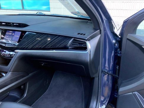 Certified 2025 Cadillac XT6 Premium Luxury image 16