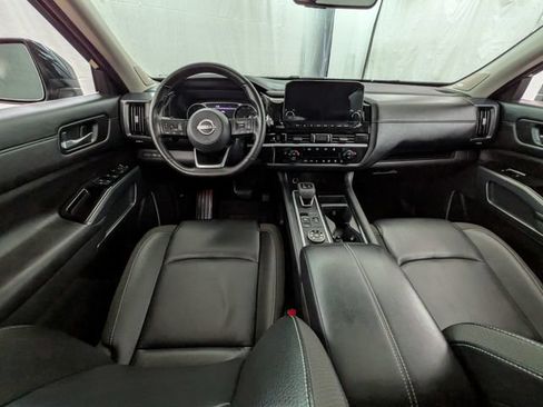 Used 2025 Nissan Pathfinder SL w/ SL Premium Package AWD/4WD image 10