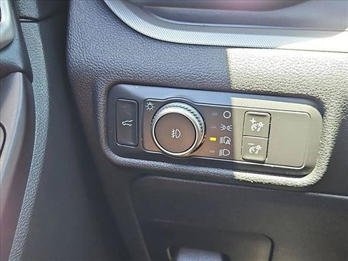Used 2020 Ford Explorer XLT w/ Equipment Group 202A RWD image 18