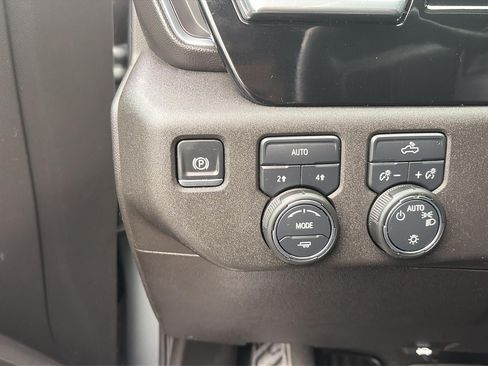 Used 2025 Chevrolet Silverado 1500 LT AWD/4WD image 13