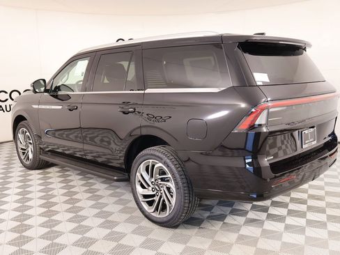 New 2026 Lincoln Navigator Premiere AWD/4WD image 23