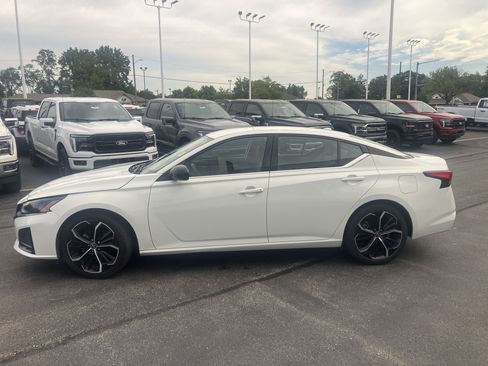 Used 2024 Nissan Altima 2.5 SR FWD image 4