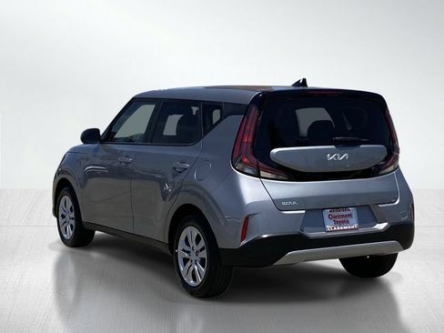 Used 2025 Kia Soul LX FWD image 4