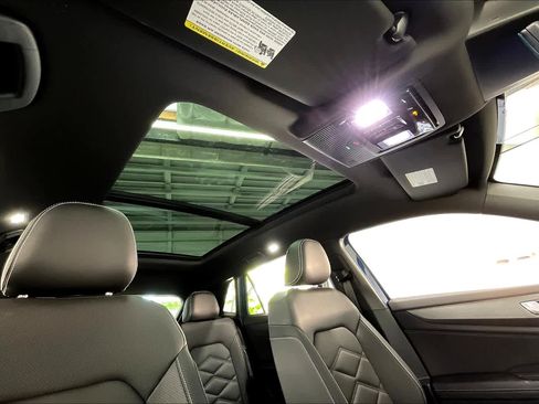 New 2025 Volkswagen Atlas Cross Sport SE image 29