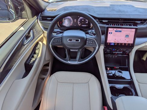 New 2025 Jeep Grand Cherokee Limited w/ Luxury Tech Group II image 15