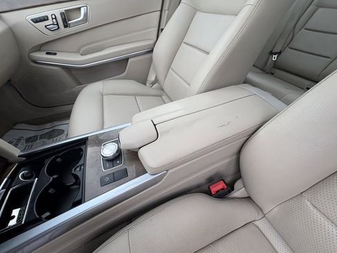 Used 2014 Mercedes-Benz E 350 4MATIC Sedan image 37